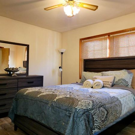 The Pocono'S Retreat With A Gameroom, Firepit, And Lake Bushkill Eksteriør billede