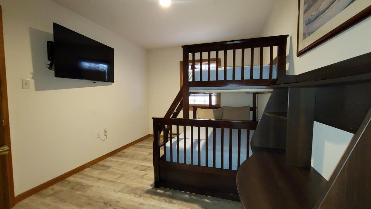 The Pocono'S Retreat With A Gameroom, Firepit, And Lake Bushkill Eksteriør billede