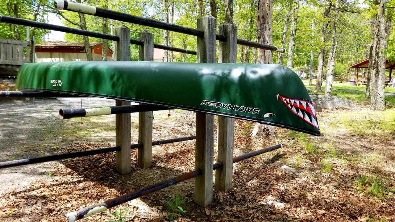 The Pocono'S Retreat With A Gameroom, Firepit, And Lake Bushkill Eksteriør billede