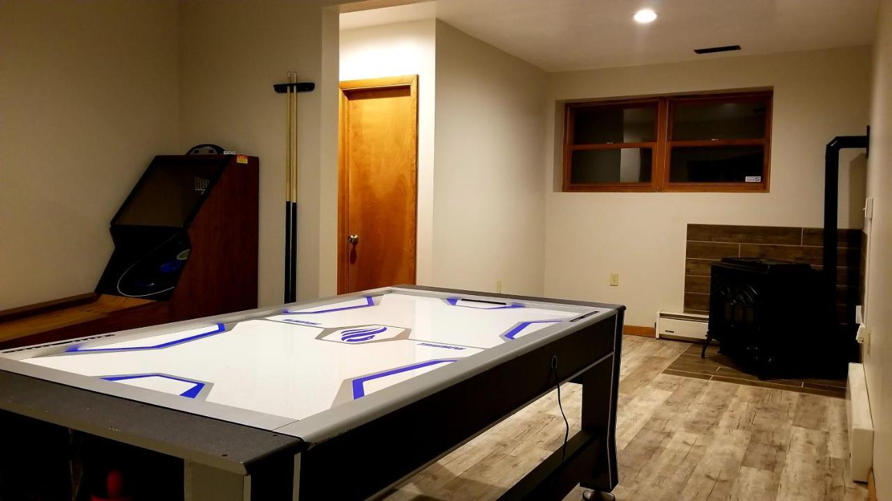 The Pocono'S Retreat With A Gameroom, Firepit, And Lake Bushkill Eksteriør billede
