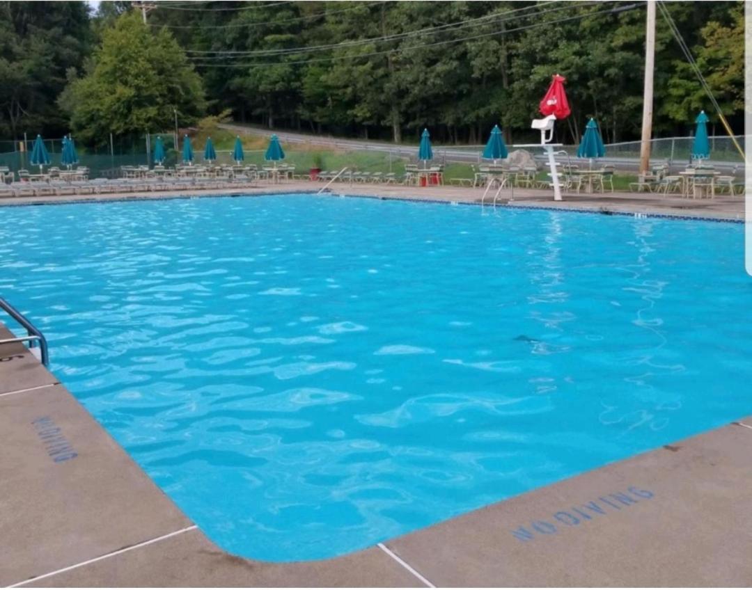 The Pocono'S Retreat With A Gameroom, Firepit, And Lake Bushkill Eksteriør billede