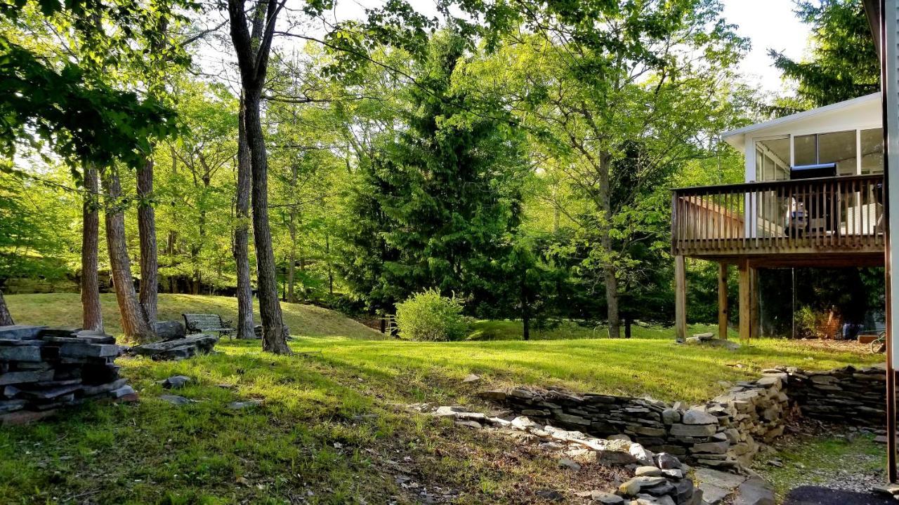 The Pocono'S Retreat With A Gameroom, Firepit, And Lake Bushkill Eksteriør billede