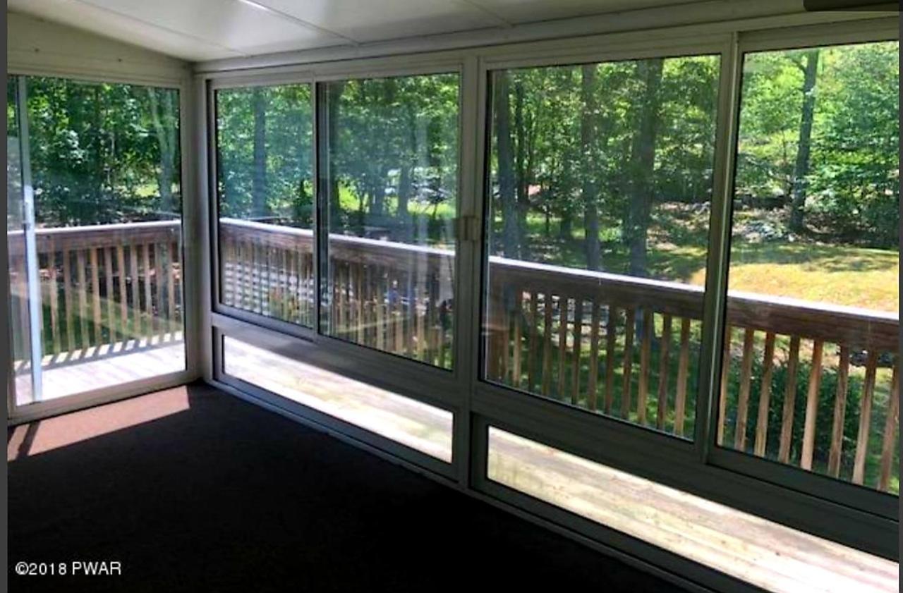 The Pocono'S Retreat With A Gameroom, Firepit, And Lake Bushkill Eksteriør billede